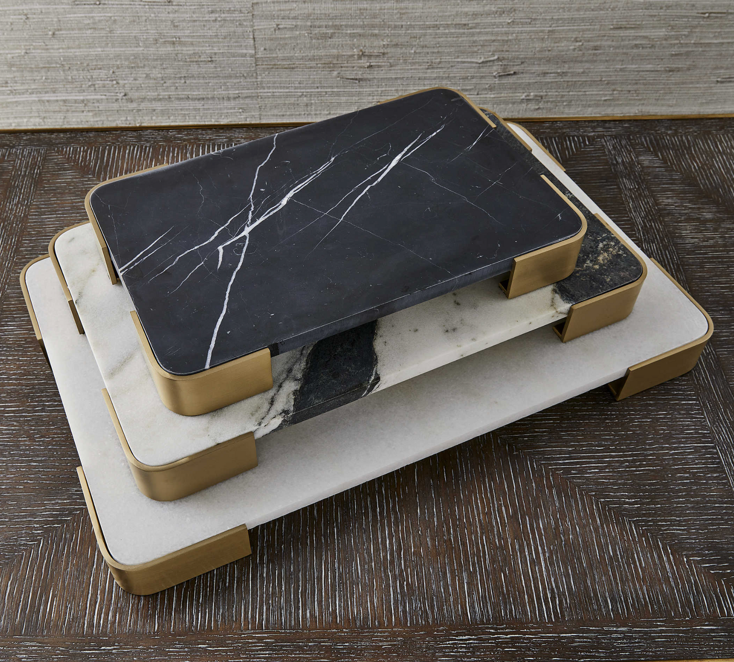 ELEVATED TRAY/PLATEAU - PANDA MARBLE MEDIUM